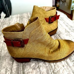 Size 7.5 tan ankle boots